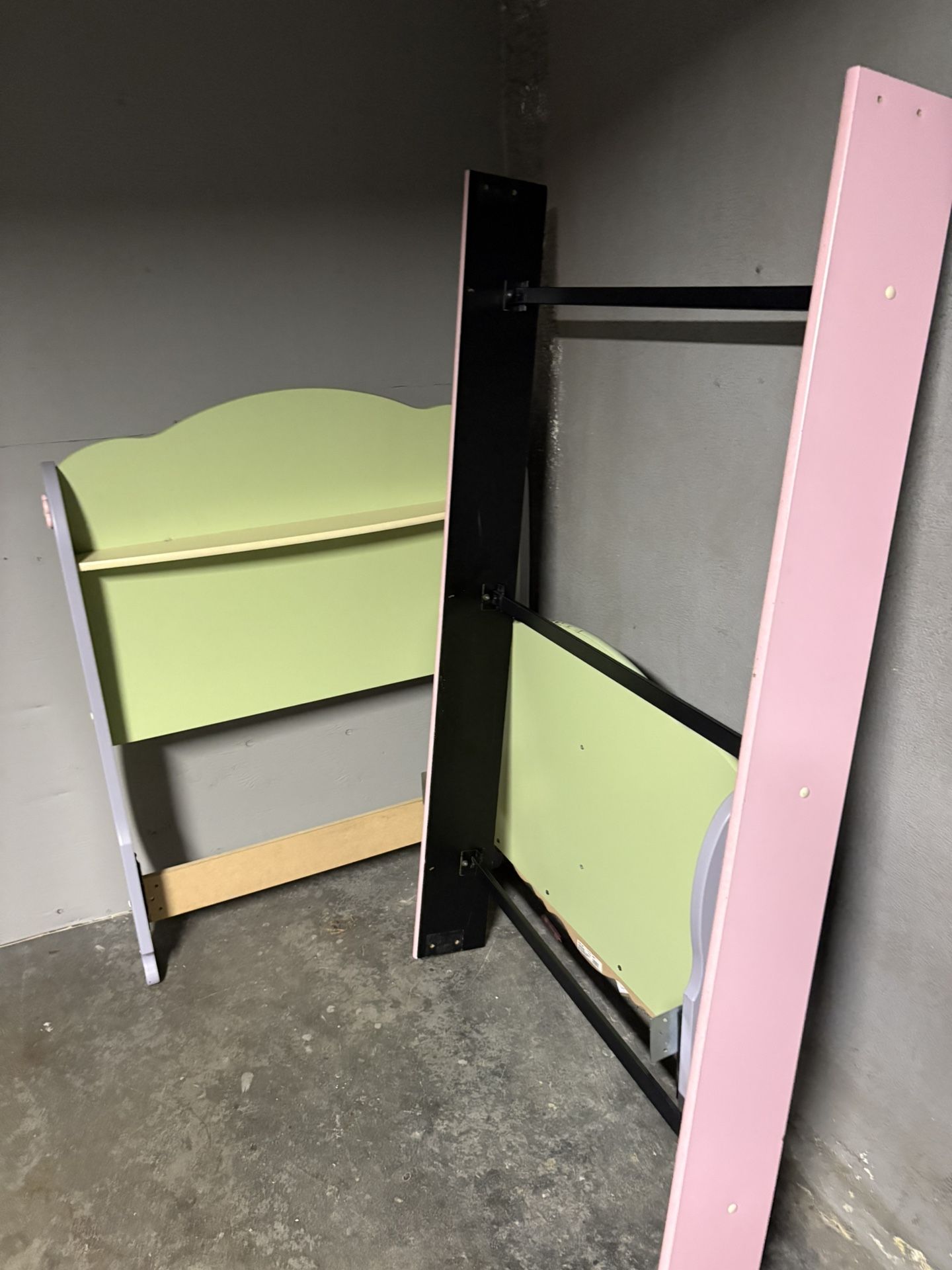 Twin Bed 
