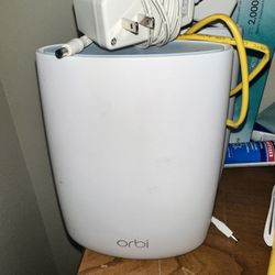 ORBI RBR50 V2 Router And Satellite Mesh WiFi System 