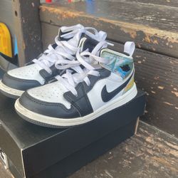 Jordan 1 Mid