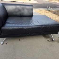 Italian lether Love Seat