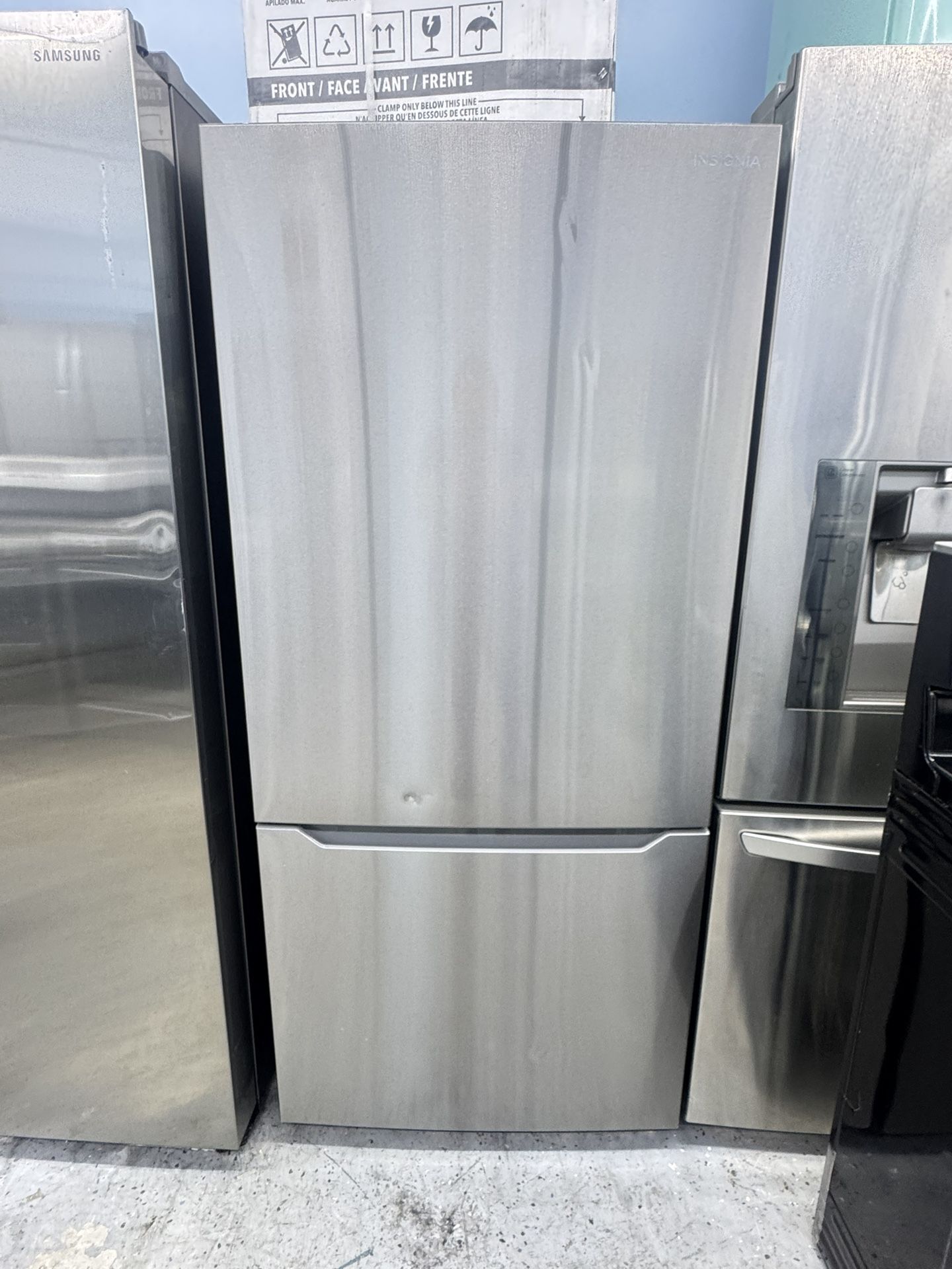 Insignia Refrigerator 30 Inches