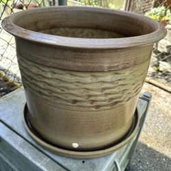 Ceramic Pot 3 drainage holes and saucer