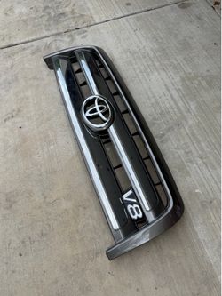 Toyota tundra grill OEM