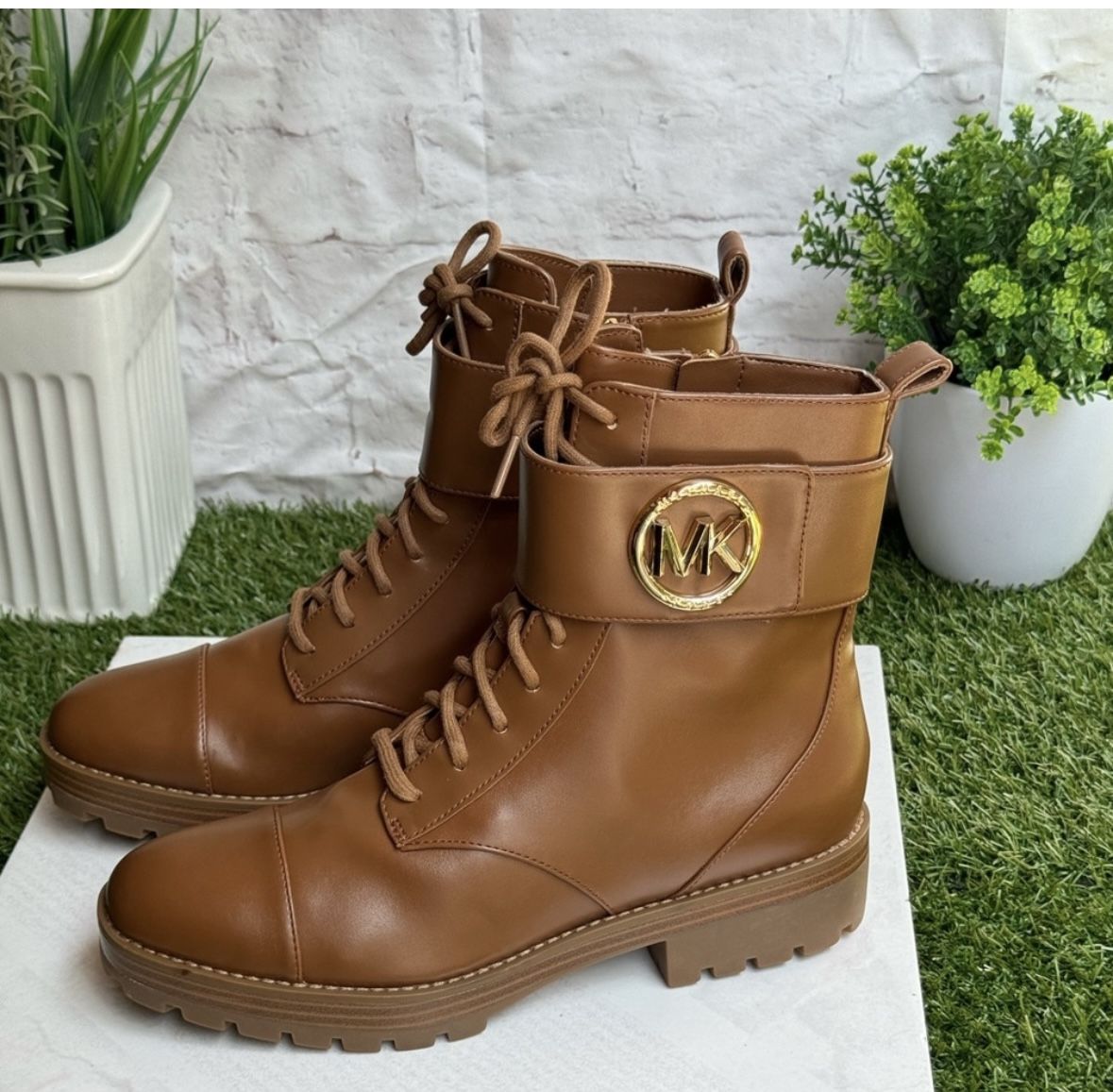 Michael Kors Combat Boots Size 7.5 Tan )camel)