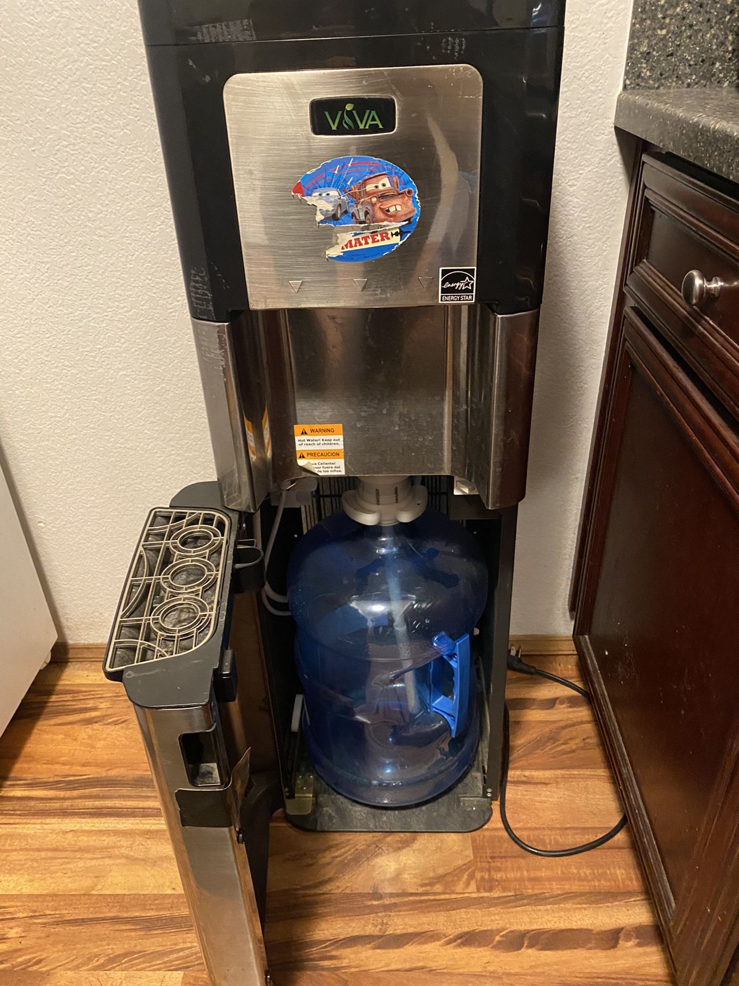 Viva Water Dispenser With 3 Water Jugs!!