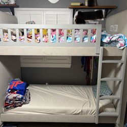 Twin bunk Beds With mattress 