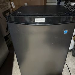 Mini Fridge 