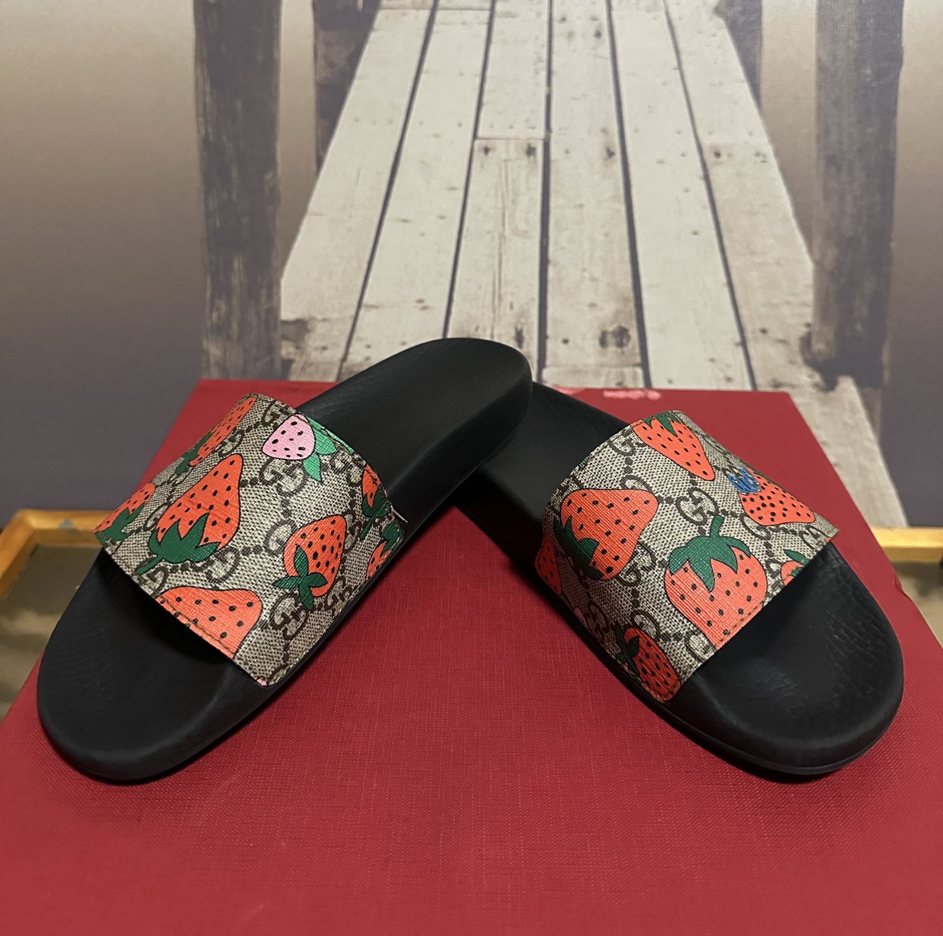 Gucci GG Supreme Strawberry Slide Authentic