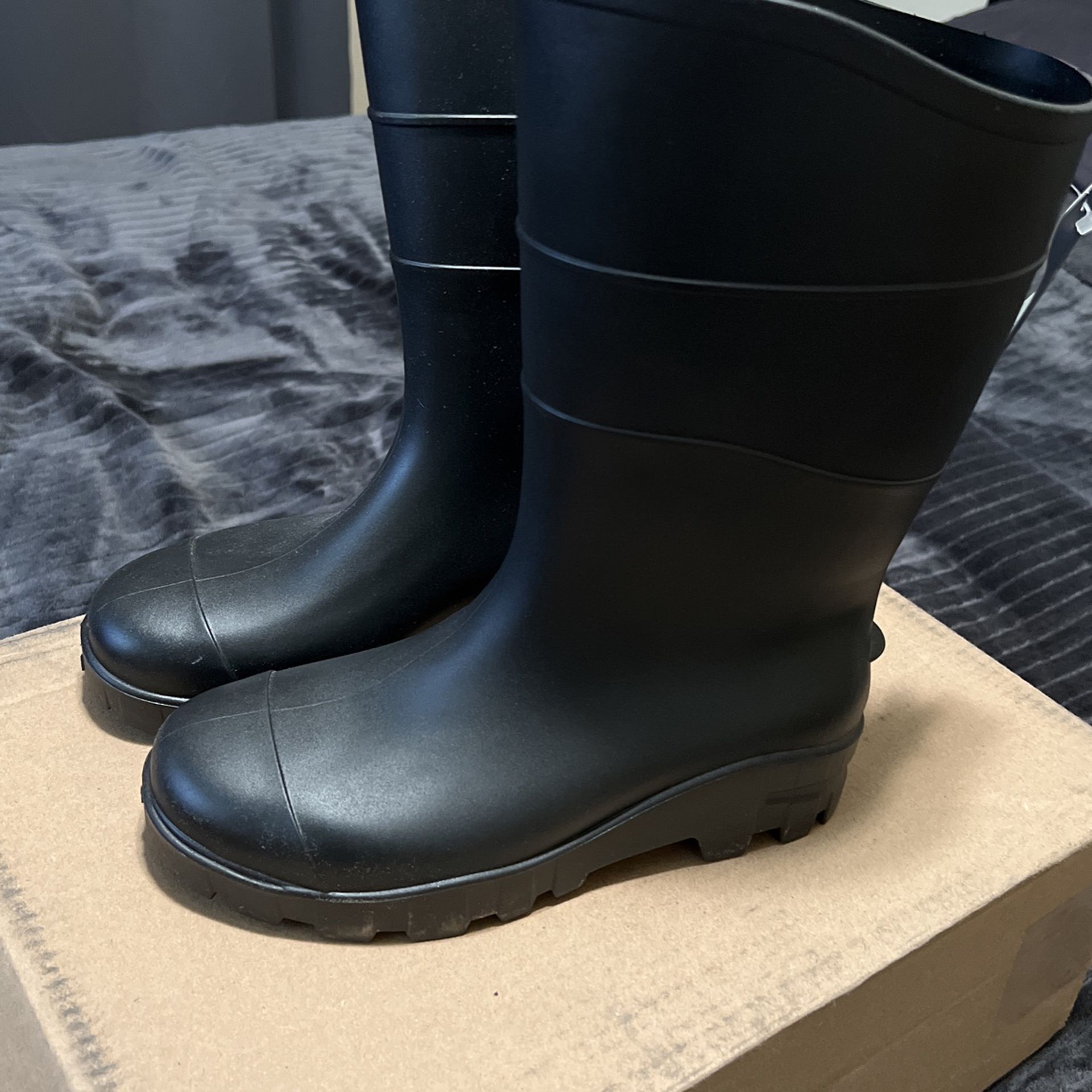 Snow/Rain Boots Size 9 Mens