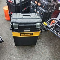 Tool Box DeWalt , Pack Out , $ 100
