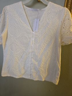 BLUSA SIZE LARGE  , BRAND NEW  W/TAGS  . GREAT PRICE  .