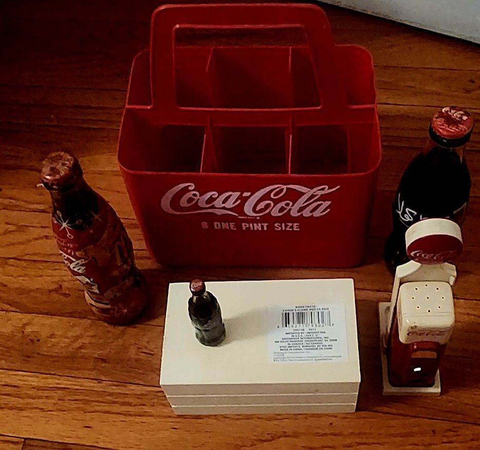 VINTAGE COLLECTABLE COKE BOTTLES