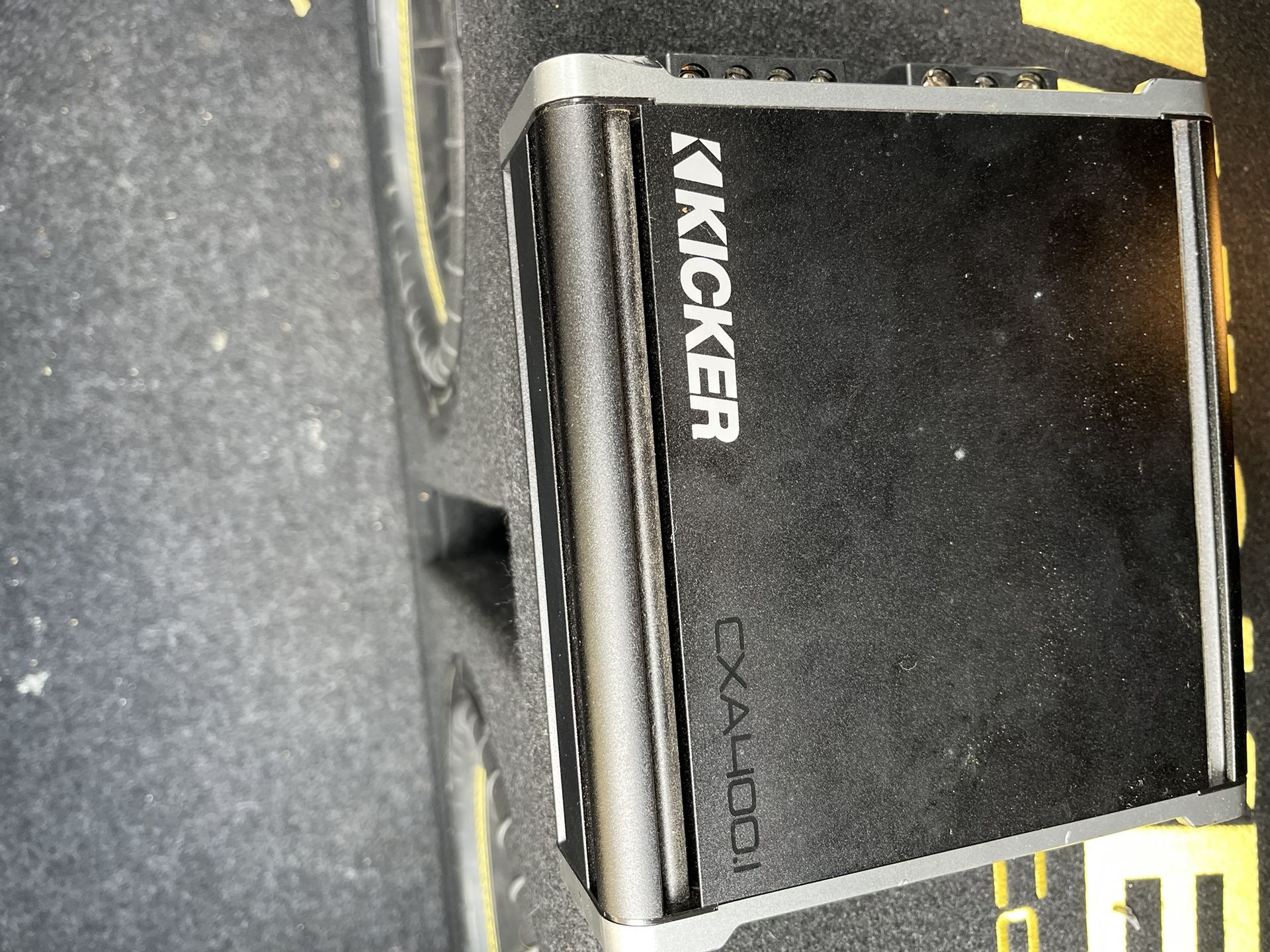 Kicker Amp With Two 10s Kicker Speakers