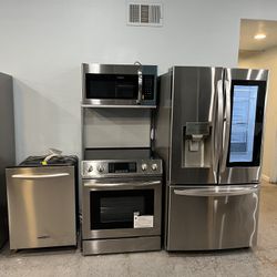 ✨ Complete 4-Piece Kitchen Package! ✨  🏠 Upgrade your kitchen with this beautiful set:  🧊 LG 3-Door Refrigerator 🔥 Brand-New Stove 📡 Brand-New Mic