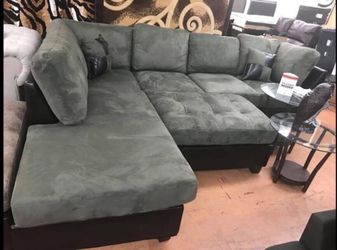 Lovely Sectional with Ottoman (Reversible Chaise)