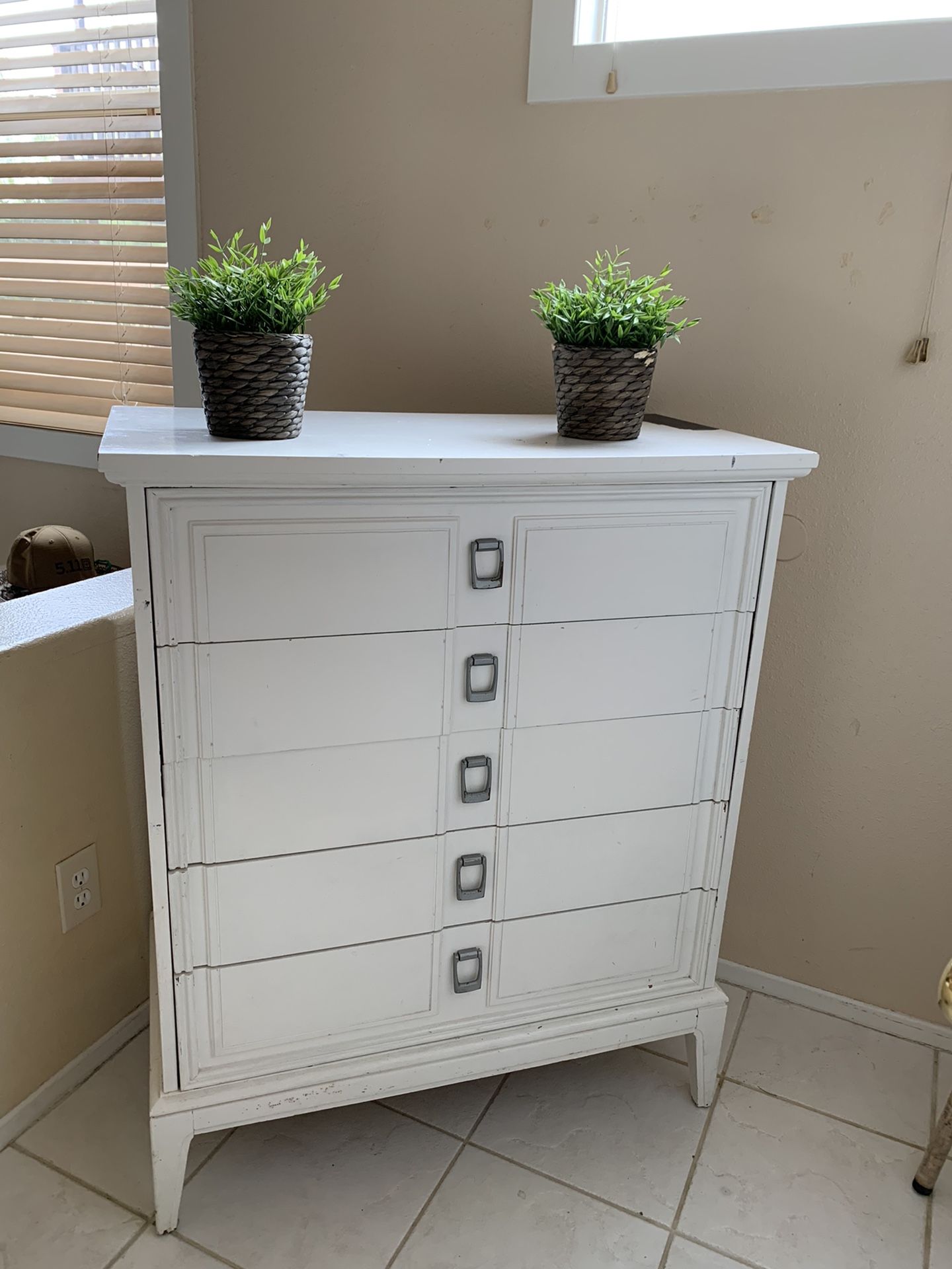 Dresser 