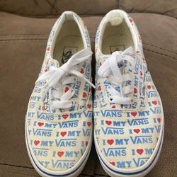 Tennis Shoes Almost New,in Good Condition 