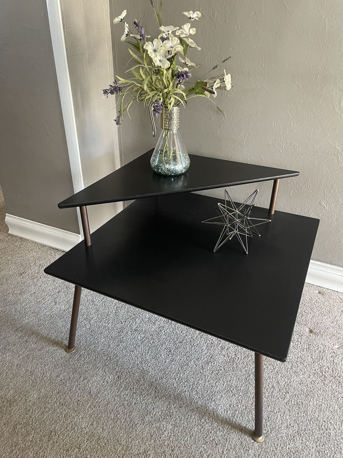 🩶🩶Gorgeous Mid Century Modern   Freshly Refinished End Table MUST GO NOW !!