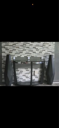 Sofa table, vases