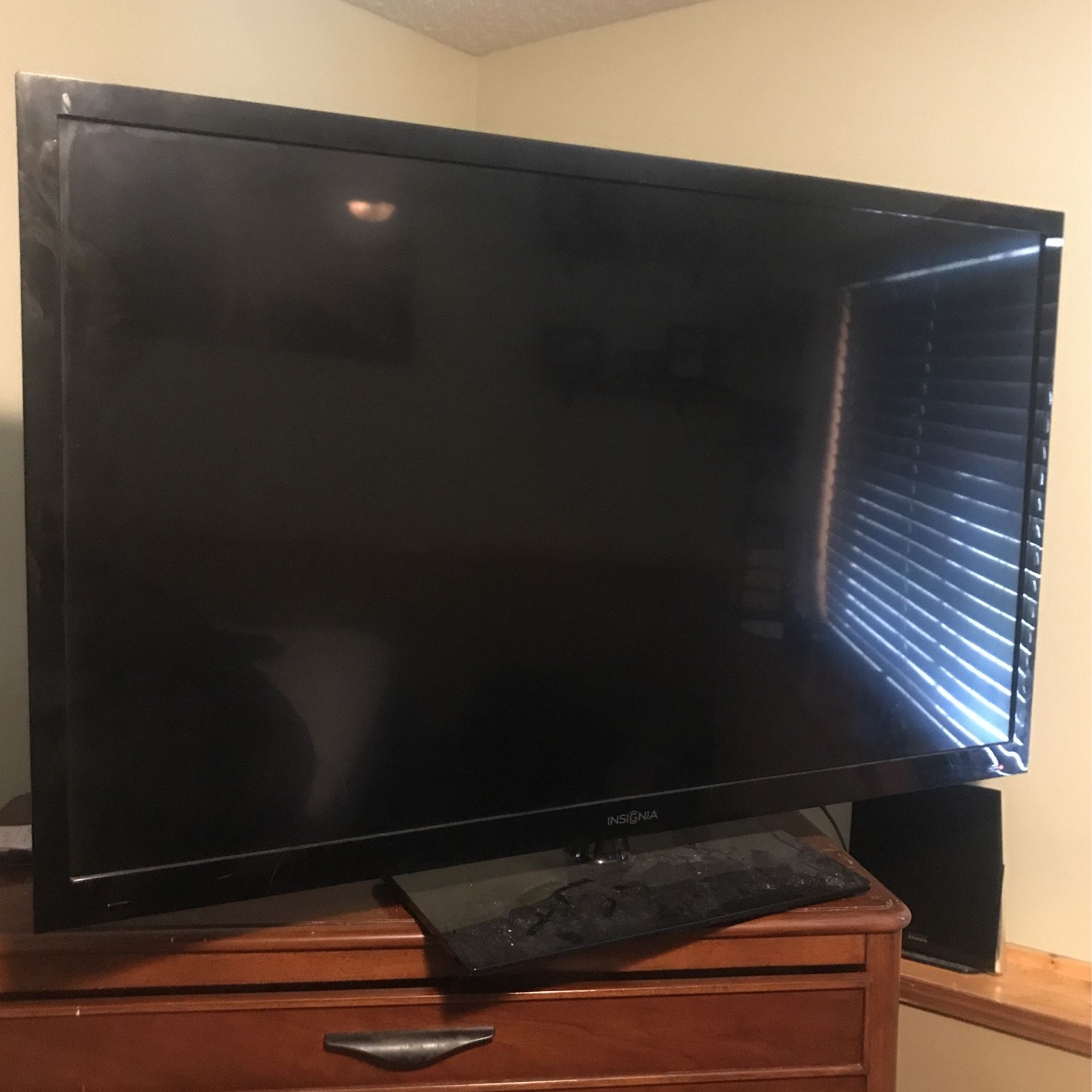 46” Insignia TV