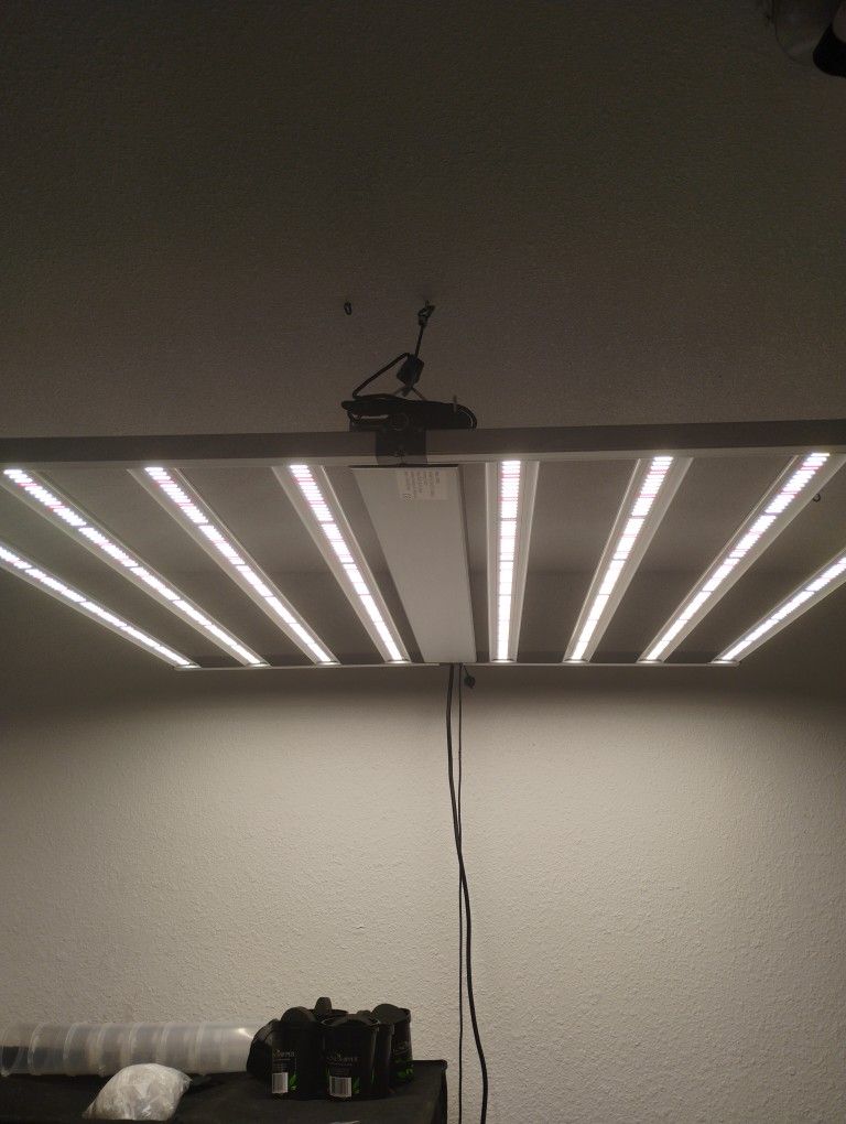 Brand New Full Spectrum 1000w Dimmable Grow Light