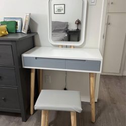 vanity table