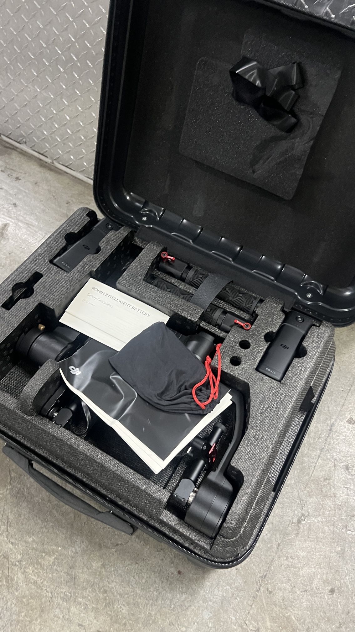 DJI Ronin-M 3-Axis Handheld Gimbal Stabilizer – Excellent Condition 🎥📸