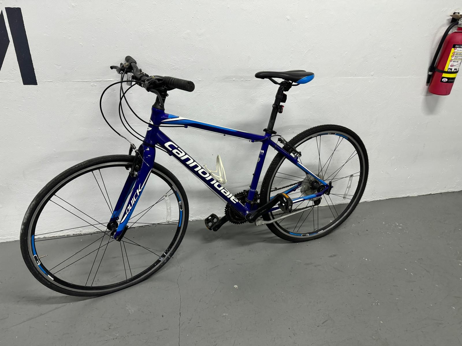 Cannondale Quick Hybrid Bike perfect Condition Size M
