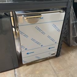 Dcs outdoor refrigerator under counter