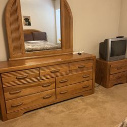 Bdrm Solid Oak Set 7pcs Available