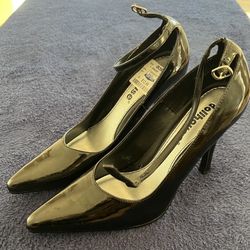 Womans black Dollhouse heels size 6 