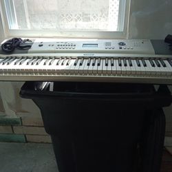 Yamaha Keyboard. Model Ypg-235