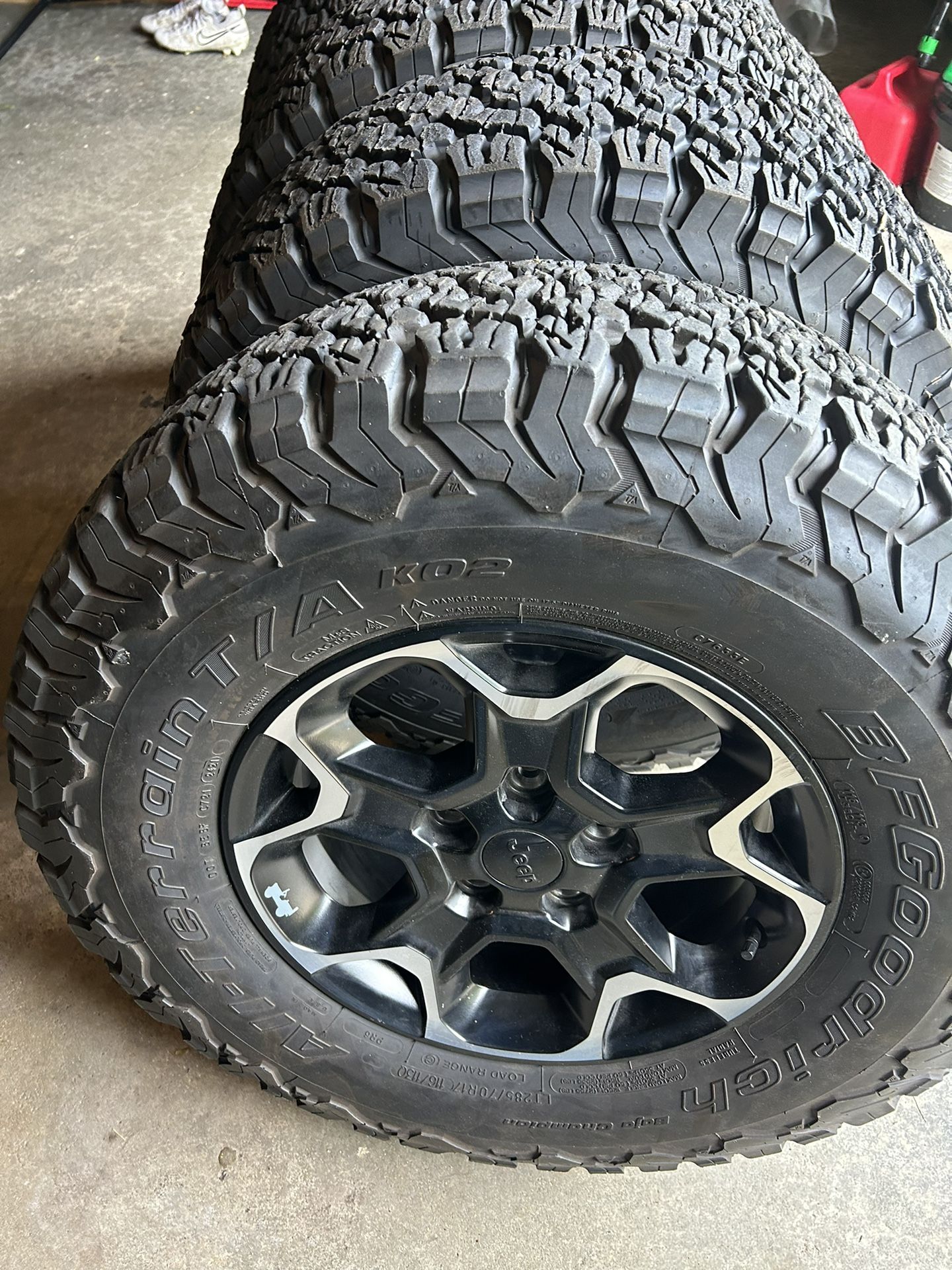 Jeep Wrangler Tíres And Wheels  17”