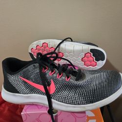 Nike Tennis Shoes