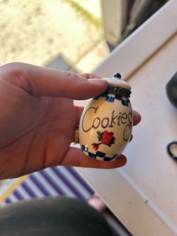 Small “cookie jar”