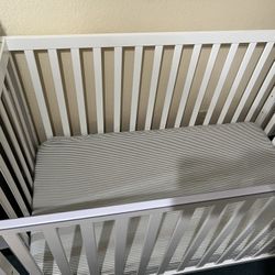 Baby Crib (adjustable Height)