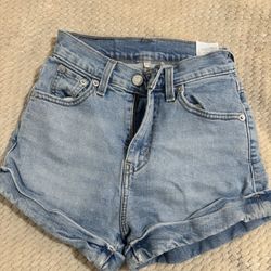 Women Levi’s Jean Shorts 