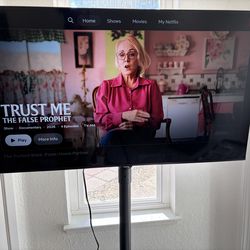 SAMSUNG 43-INCH 4K CRYSTAL UHD SMART TV COMES WITH ROLLING STAND NO COSMETIC OR TECHNICAL PROBLEMS