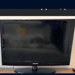 Samsung Flat Screen 32" TV. Non Negotiable price!