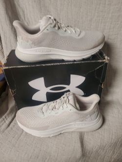 New under armor footwear men size 8