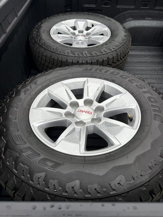 BRAND NEW CHEVY SILVERADO/ GMC WHEELS WITH NEW BRIDGESTONE DUELER AT TIRES 265/70R17