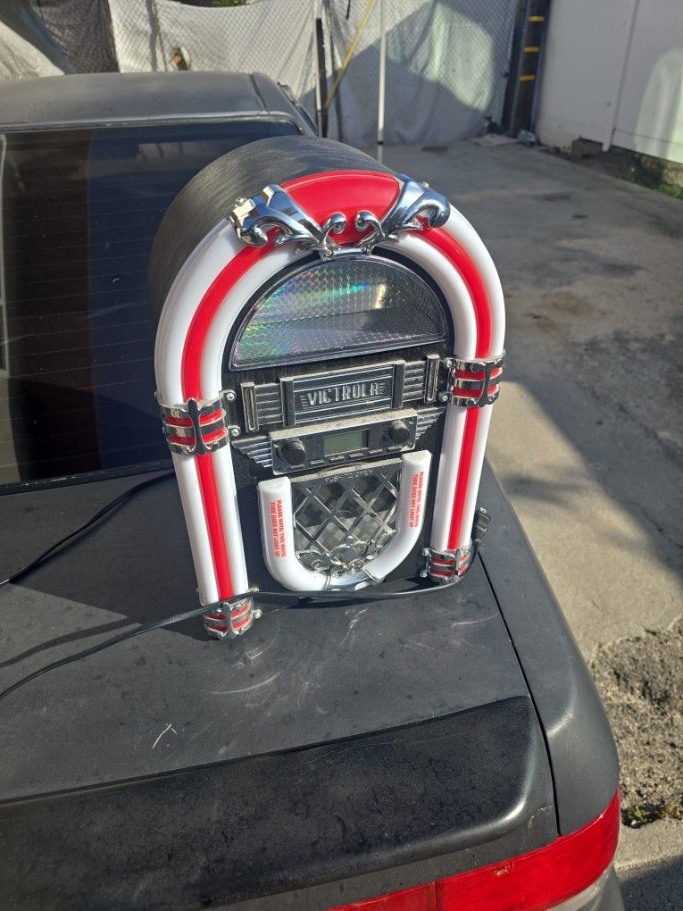Victrola - Nostalgic Wood Countertop Jukebox - Silver
