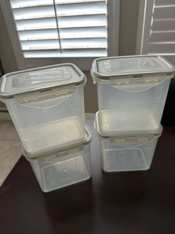 4 Plastic Storage Containers With Snap Lock Lids 