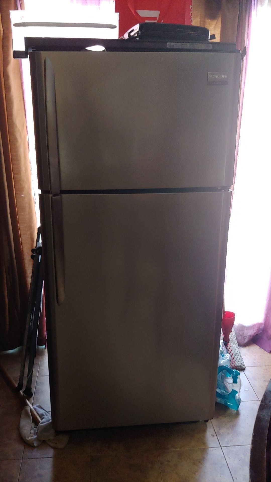 Free refrigerator whoever wants it come get it I need to come by today cuz I bought another one