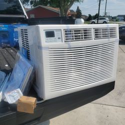 BRAND NEW AMANA 15,000 BTU WINDO AIR CONDITIONER 