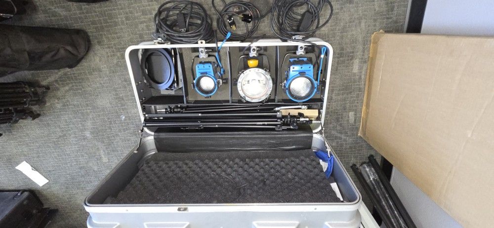 ARRI Compact FRESNEL three light Kit