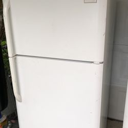 Fridgidare Refrigerator 