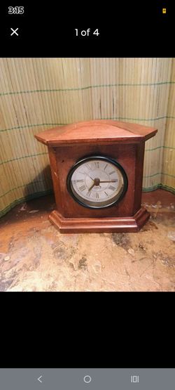 Vintage quartz wooden mantle clock