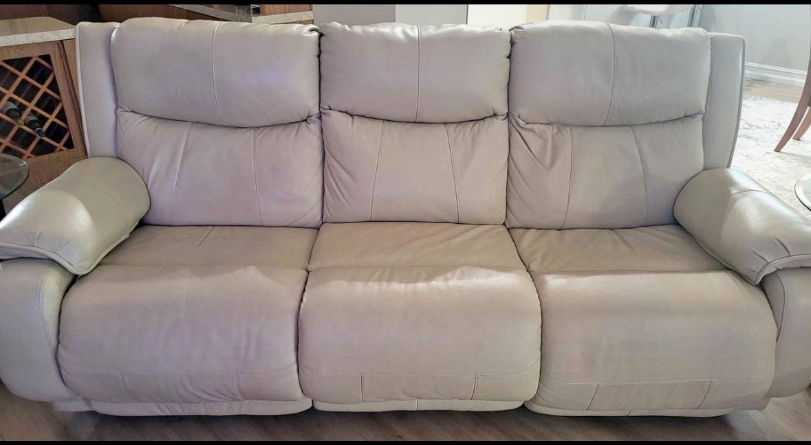 Comfy Reclining Couch — Easy to Clean & Must Go!