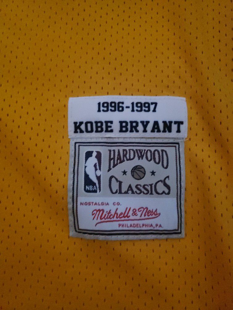 Kobe Bryant Lakers #8 Yellow Throwback Jersey MEDIUM SIZE for Sale in  Houston, TX - OfferUp